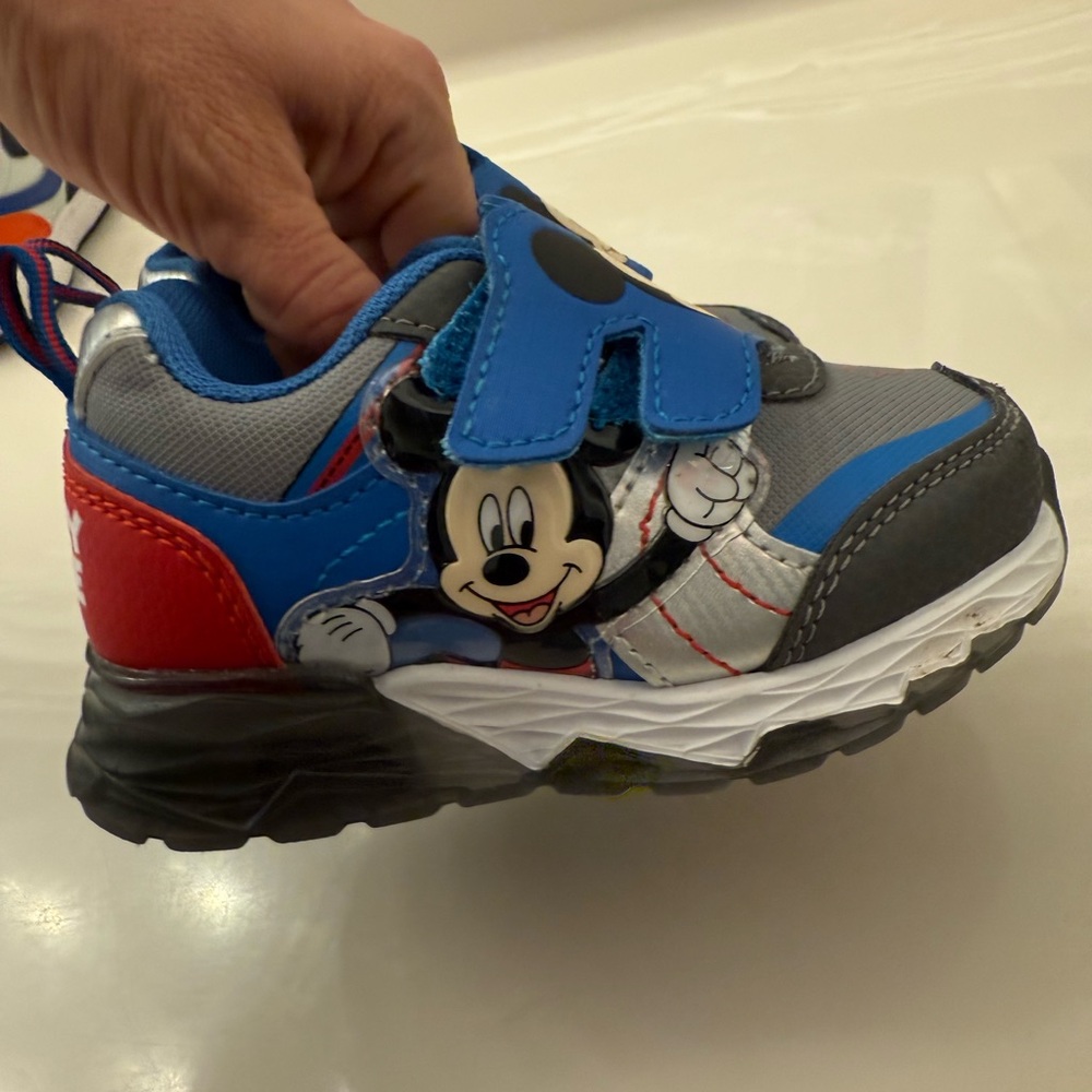 Kids Mickey Mouse Blue & Gray Light-Up toddler Sneaker 6c
